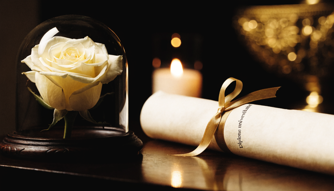 Rose éternelle sous dôme de verre avec diplôme universitaire - Cadeau fin d'études original Les Roses De Lola