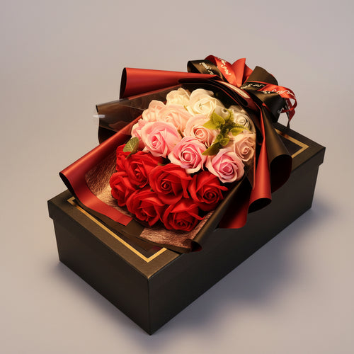 Bouquet de 18 roses en savon rouge dans coffret cadeau – Les Roses De Lola