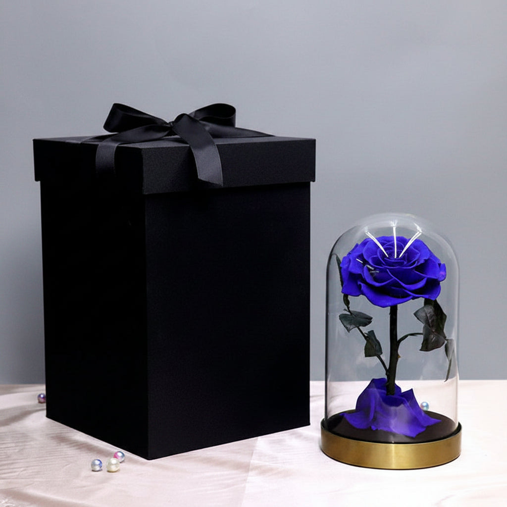 Rose éternelle grand format sous cloche en verre socle métal – coloris Bleu Intense | Les Roses De Lola