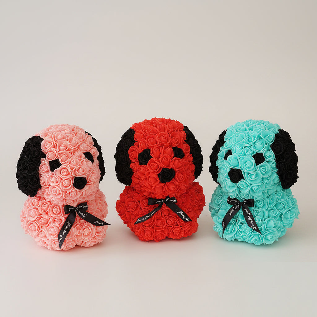 Décoration florale artisanale en forme de chien en roses préservées – vue d'ensemble