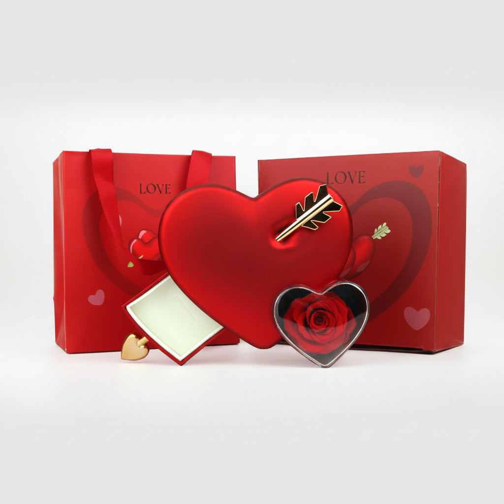 Coffret acrylique cœur flèche rouge – écrin pour roses éternelles