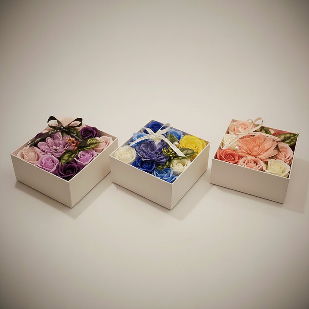 Boîte roses en savon artisanales trio– vue principale | Les Roses De Lola