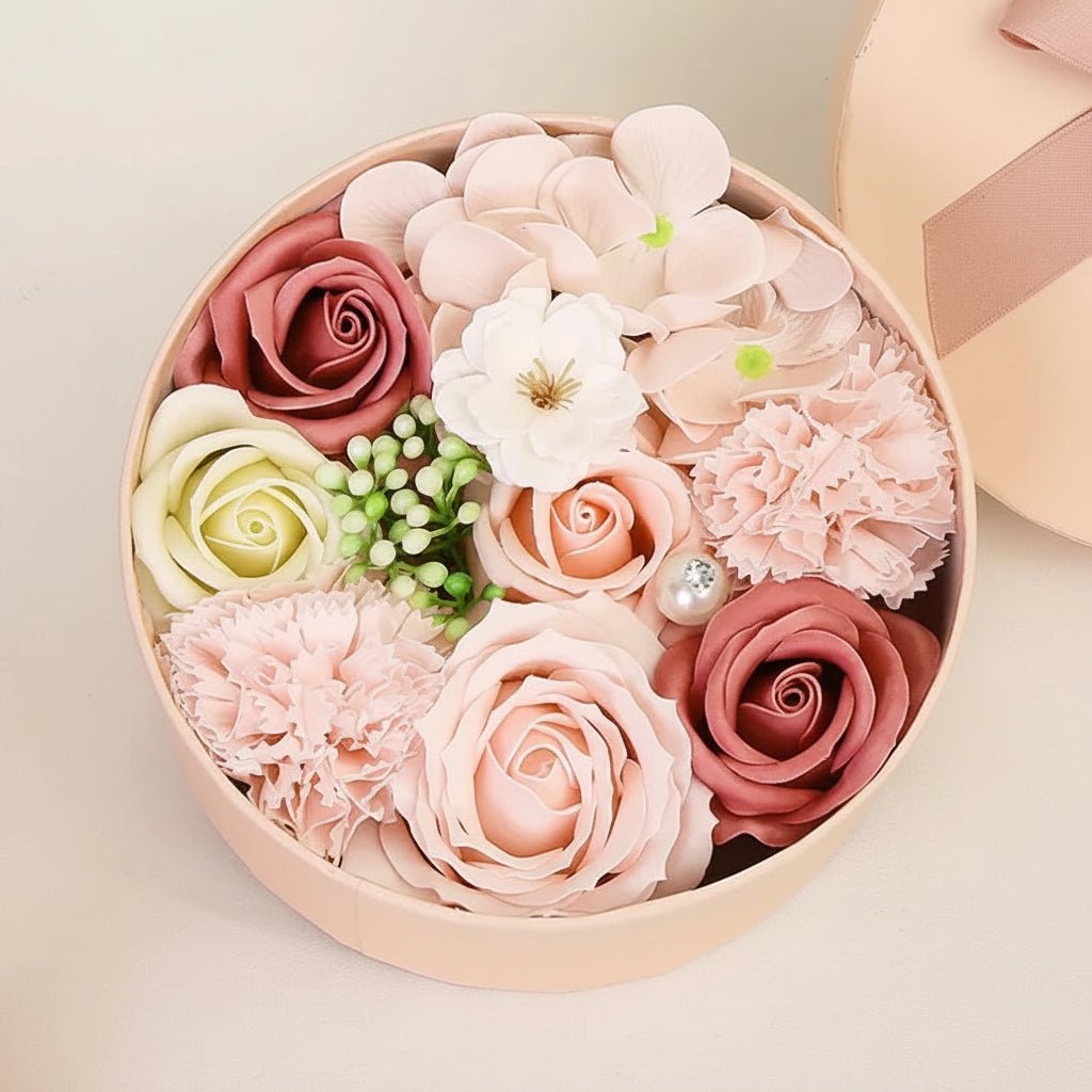 Coffret roses de savon rose – cadeau floral naturel | Les Roses De Lola