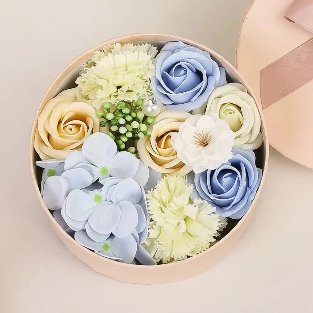 Coffret roses de savon bleu – cadeau floral naturel | Les Roses De Lola