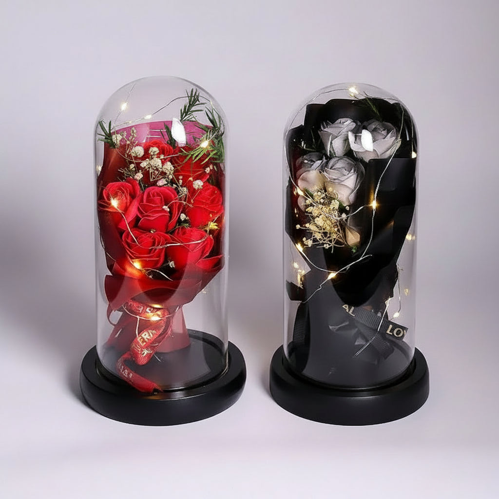 Bouquet de roses éternelles sous cloche en verre avec lumière LED – Les Roses De Lola
