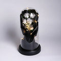 Bouquet de roses préservées sous cloche lumineuse, décoration d'intérieur élégante