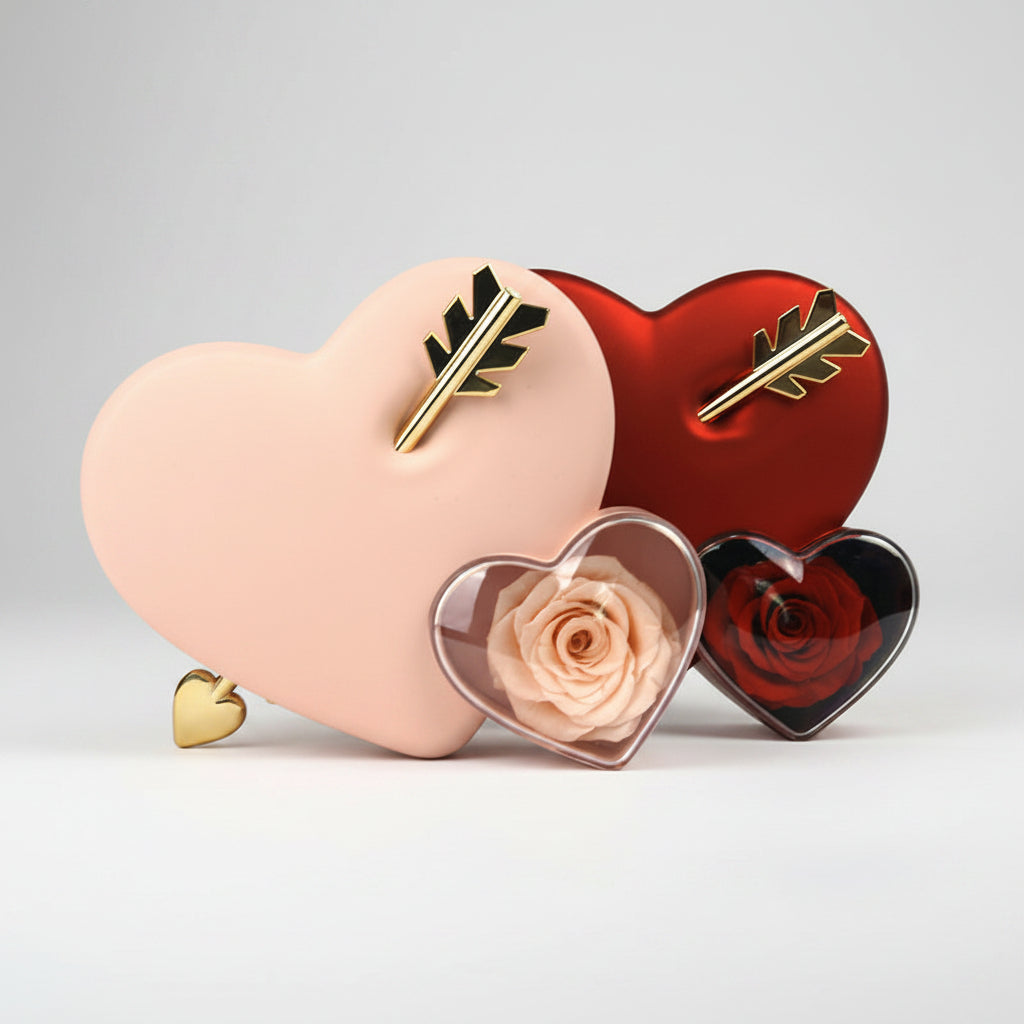 Détail boîte cadeau cœur & flèche acrylique – cadeau Saint-Valentin original
